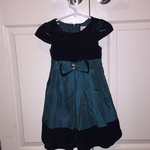 Girls velvet dress